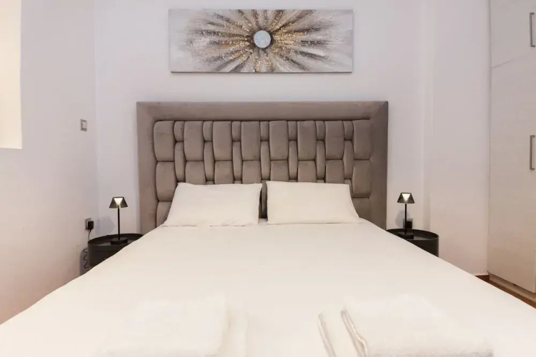 Vironas Chic Sleek Modern Studio
