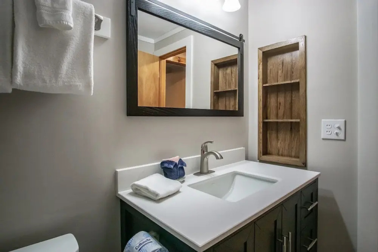2 Br: Powderidge17: Slope Side on the Shuttle Route-clean and Spacious!