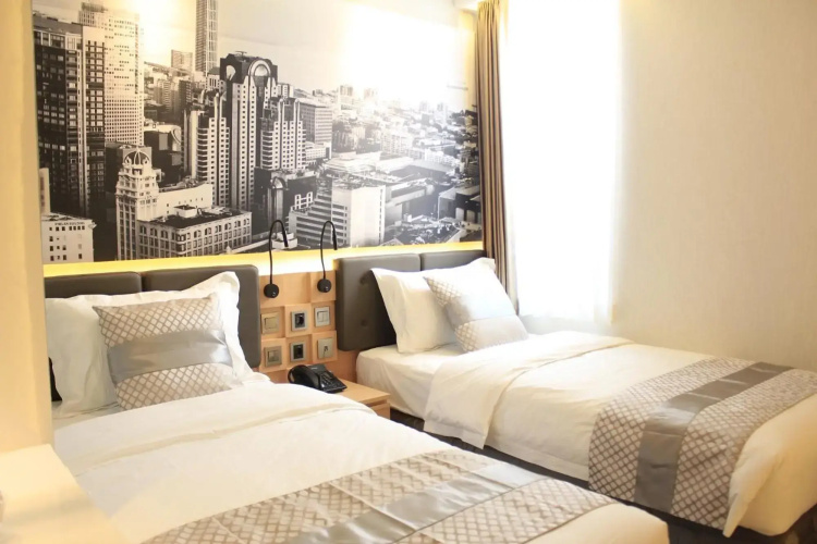 Grand Viveana Hotel