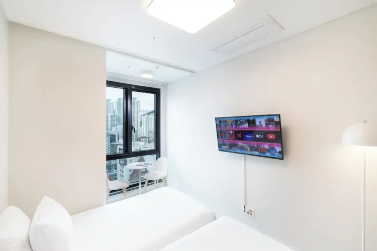 Standard Twin room with city view