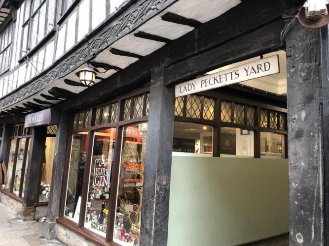Luxury Apartment Opposite The Shambles