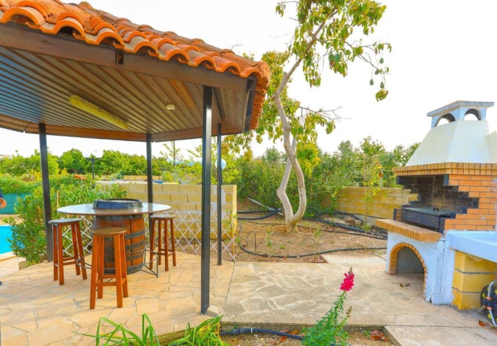 2 Bedrooms Villa