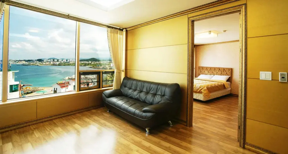 Goodstay Navis Hotel