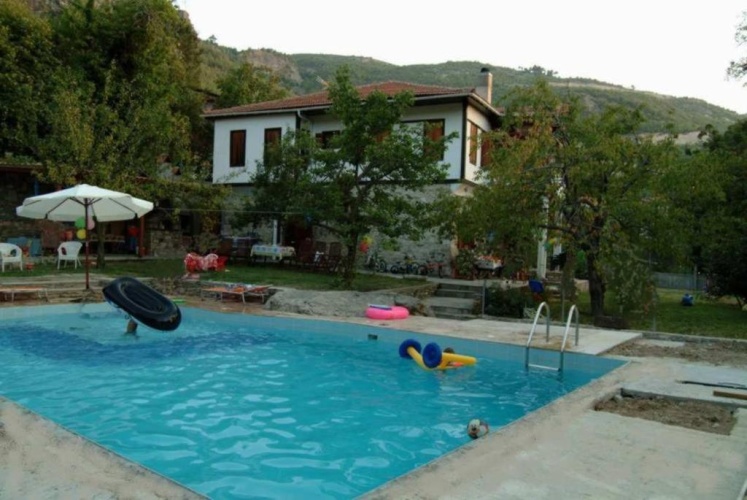 5 Bedrooms Cottage