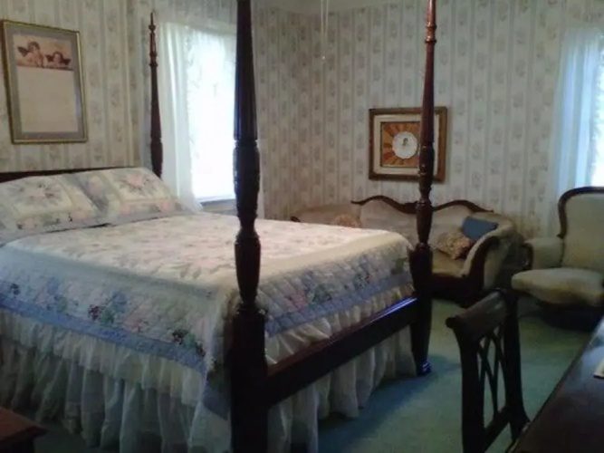 The Virginia Cliffe Inn
