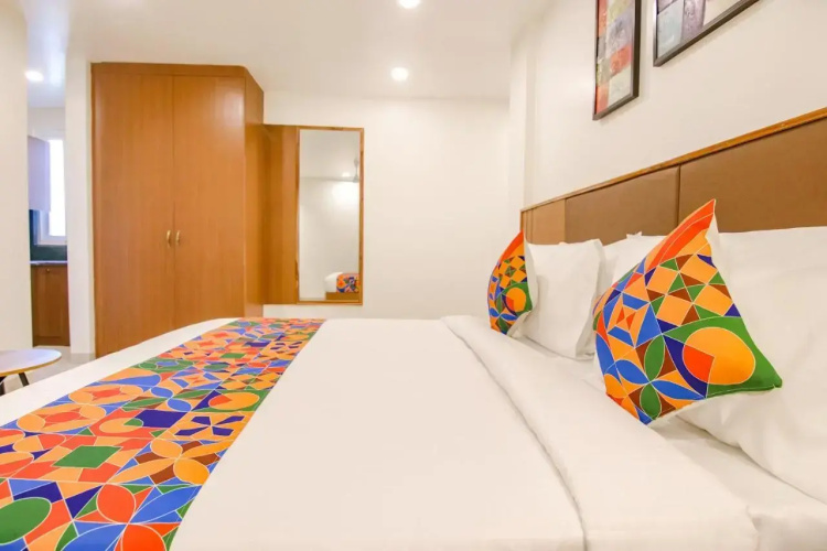 Saltstayz Select – Unitech Cyber Park