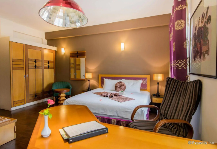 Golden Sunshine Villa Hotel and Travel