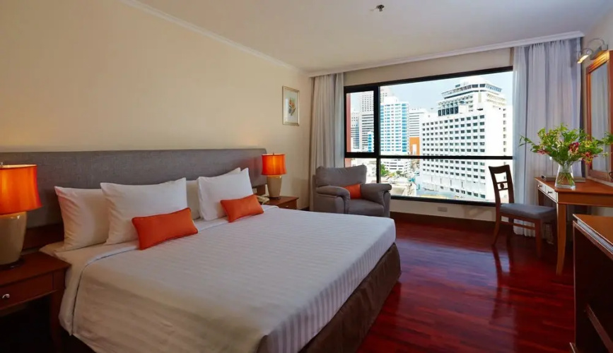 Bandara Suites Silom