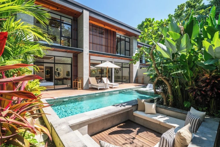 5 Bedrooms Villa