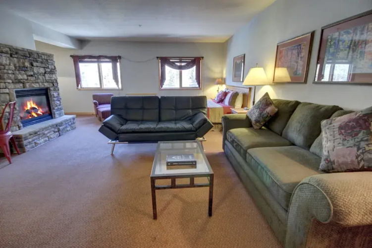 Gateway Lodge 5016
