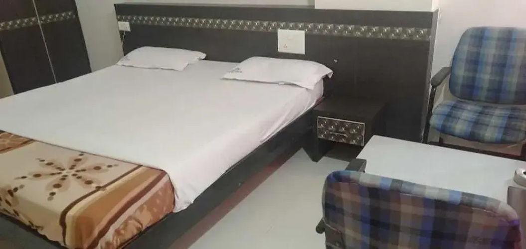 iROOMZ Hotel Ashoka