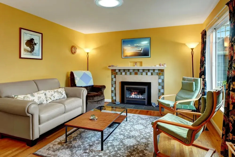 Husky Hideaway - Two Bedroom Home with Fireplace