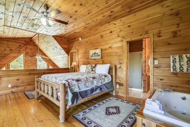Mountain Serenity 2 Bedroom Cabin by RedAwning