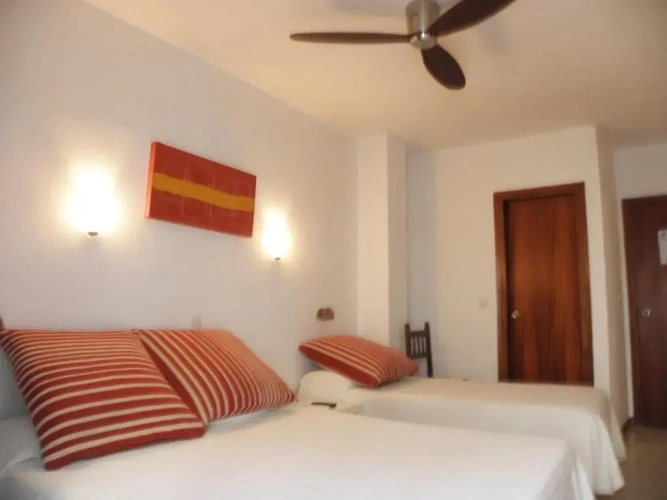 Standard Triple room