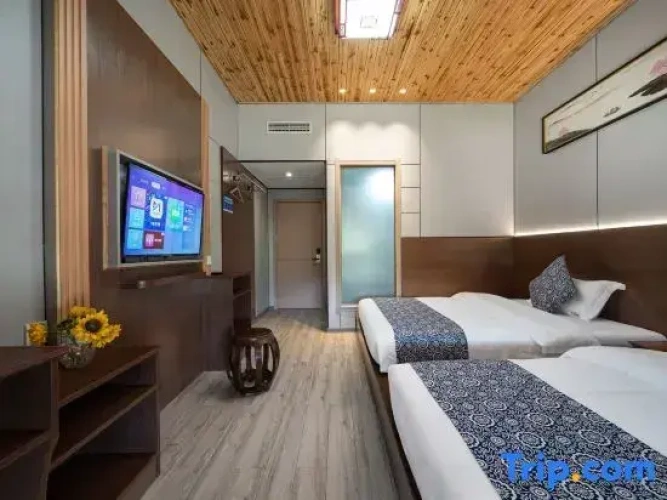 Standard Twin room with garden view