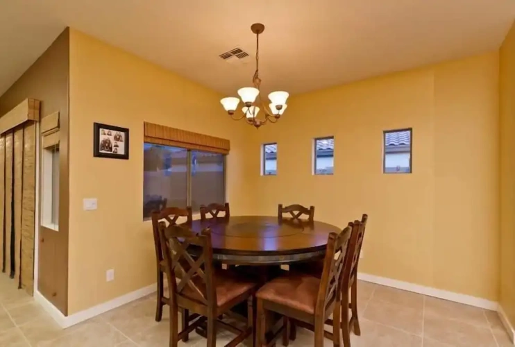 4 Bedrooms Standard room with pool view