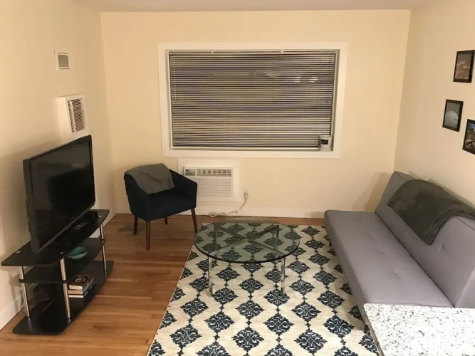1 BR Apt Near Marquette University by Frontdesk