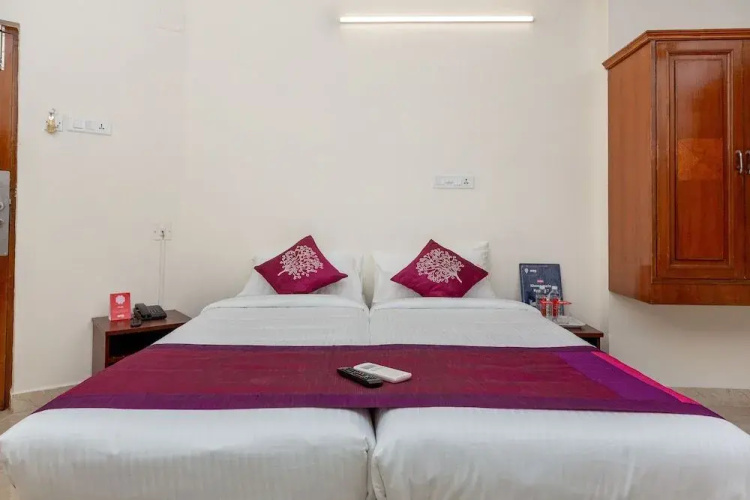 OYO Flagship 17298 Kishore Inn
