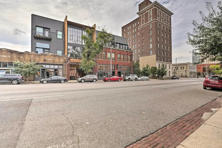 Modern Downtown Birmingham Condo w/ Rooftop Access