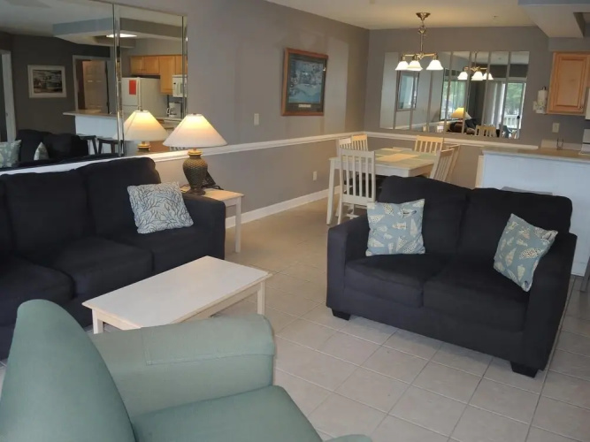 2305m 1 Bedroom Condo by Redawning