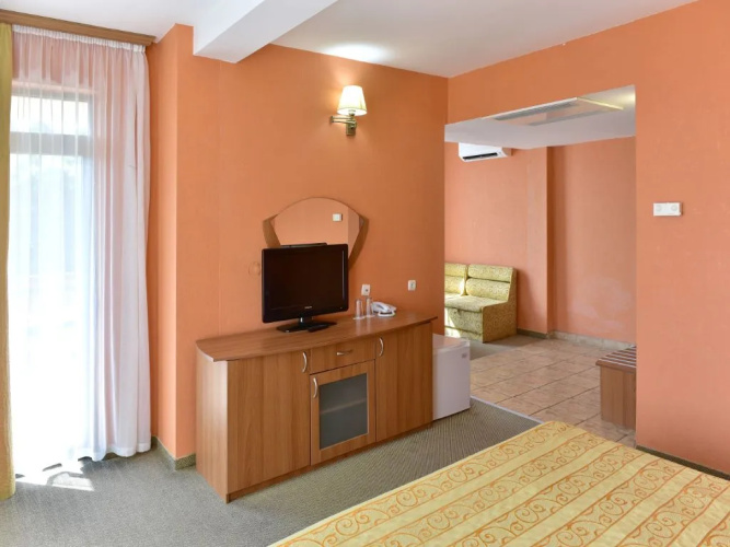 SG Estreya Palace