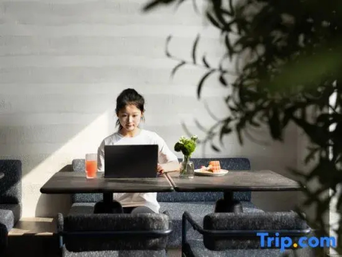 Xi'an Qujiang MixC Light Residence Hotel