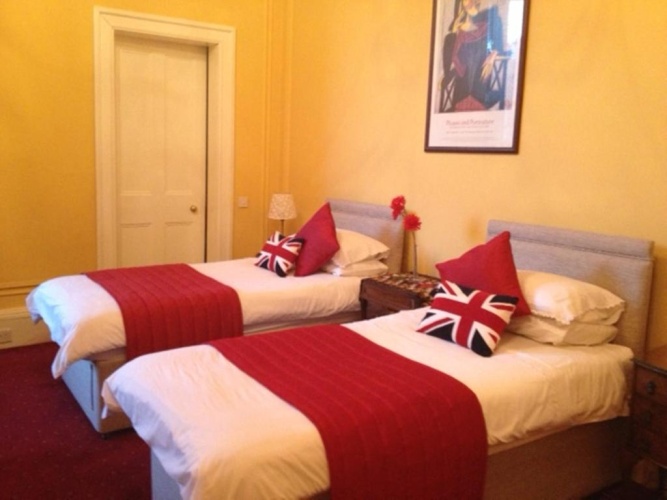 Standard Triple room