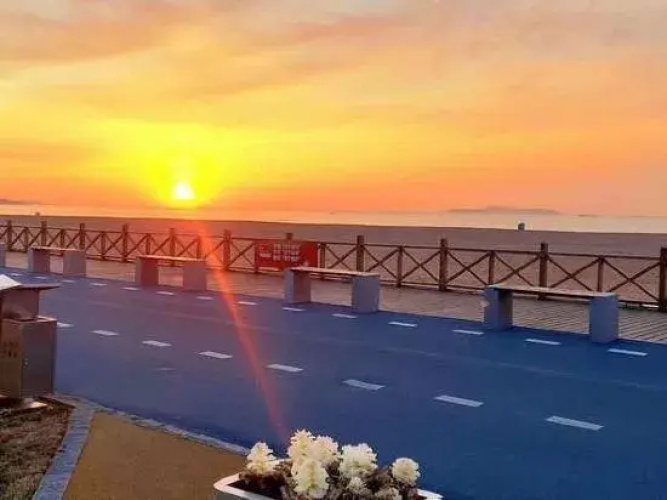 1 Minute Seaview Apartment