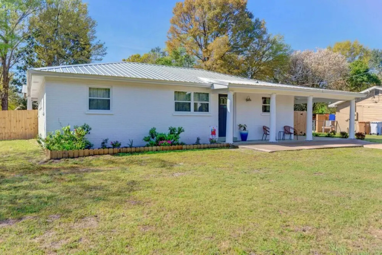Gulf Breeze Home w/ Pool, Grill & Fire Pit