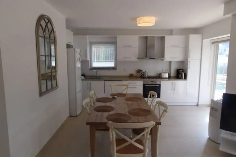 4 Bedrooms Villa with balcony and with sea view