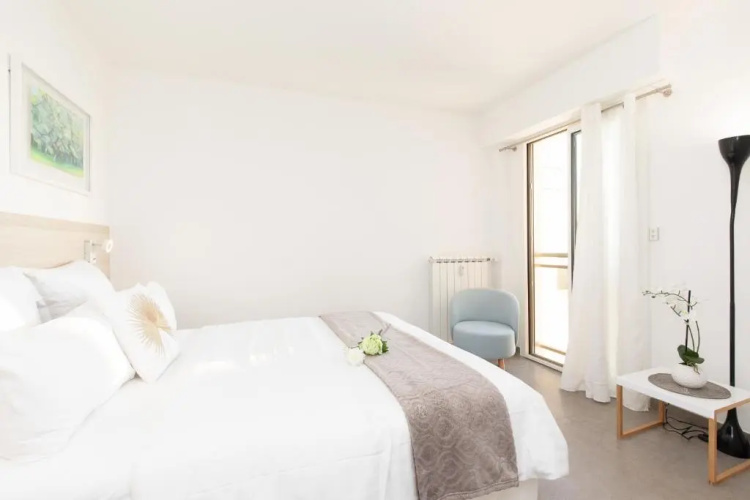On la Croisette: luxe 2 bedrooms/ 2 baths