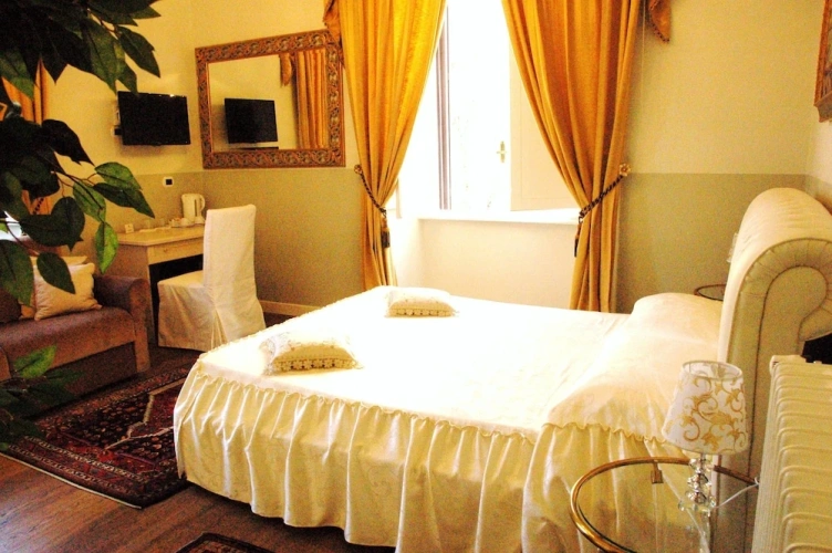 Standard Triple room with balcony