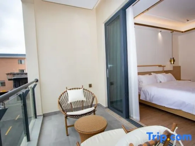 3 Bedrooms Sextuple Suite