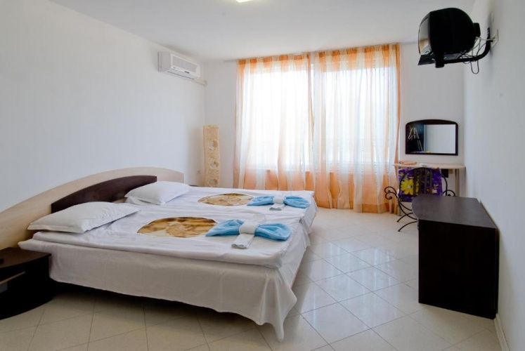 3 Bedrooms Apartment