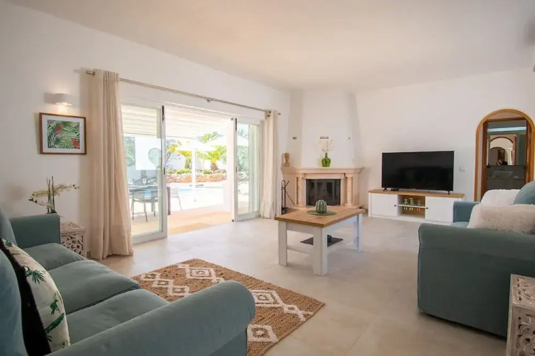 Pomba Beautifully Renovated With Heated Pool