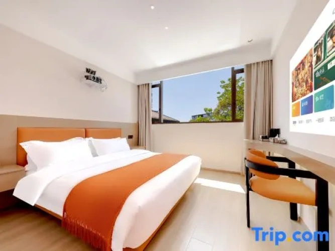Standard Double room with city view