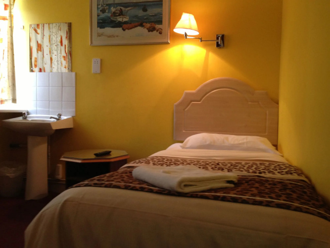 Acton Town Hotel