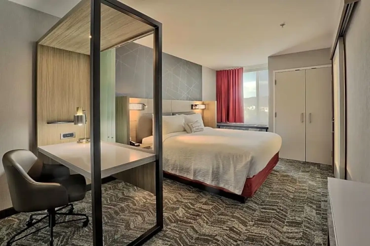 Suite with mountain view