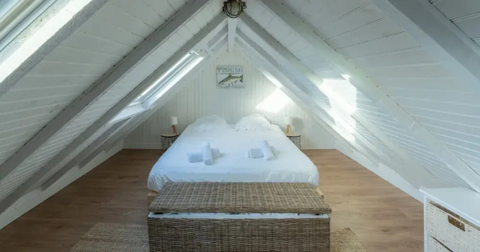 Small Cocoon for 2 by the sea