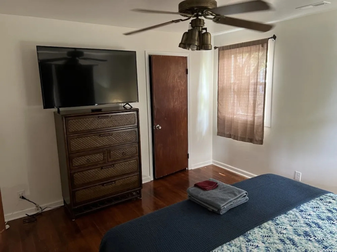 Water Front Oasis 4 Bedroom Home by RedAwning