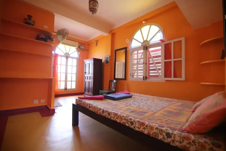 Holi-Wood Guesthouse