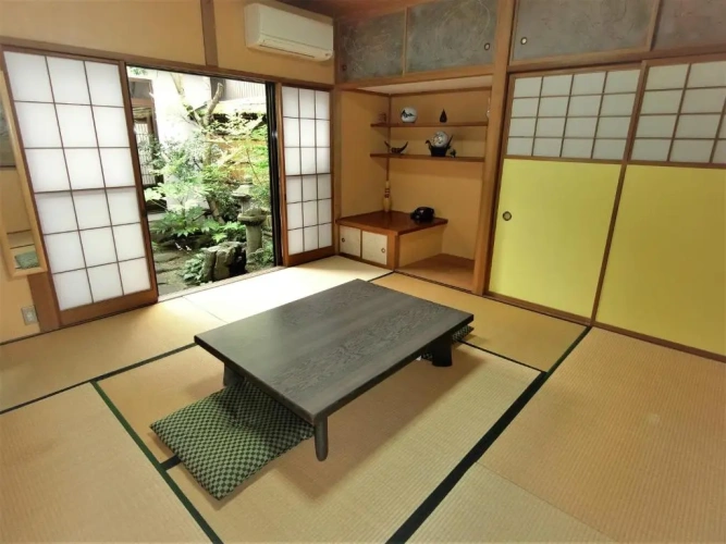 Standard Family room with garden view