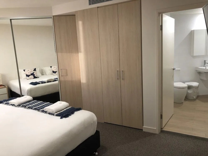 Hotel 77