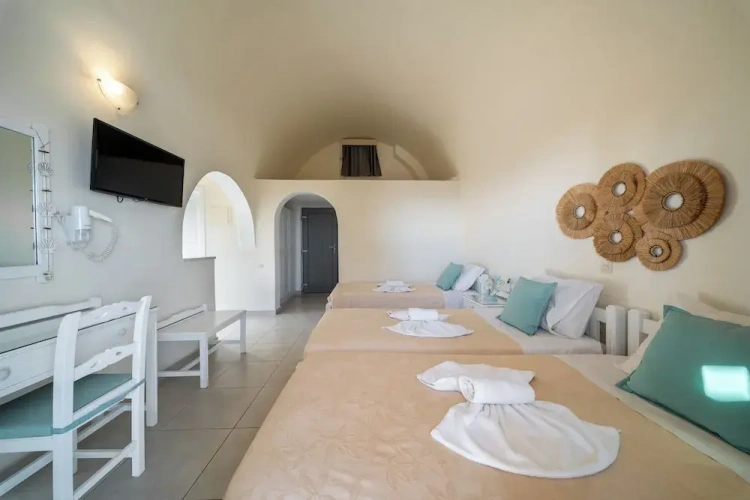 Standard Triple room with balcony