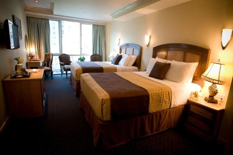 Deluxe Quadruple room with city view