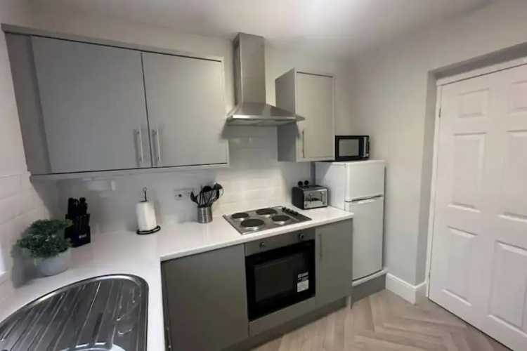 Apartment - Sleeps 3 - Pet Friendly - Parking