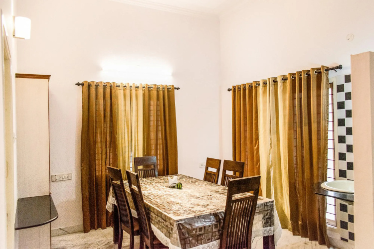 FabExpress Kapsstone Service Apartment
