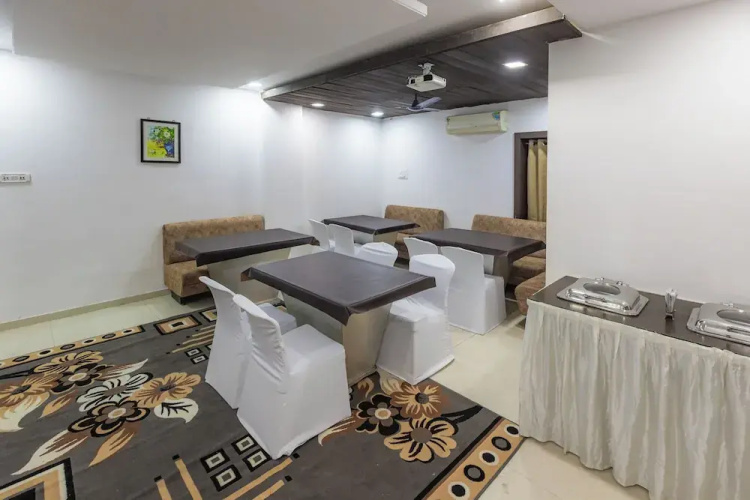 Treebo Trend Seven Suites