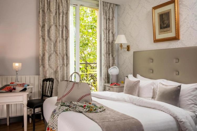 Hotel Plaza Elysées