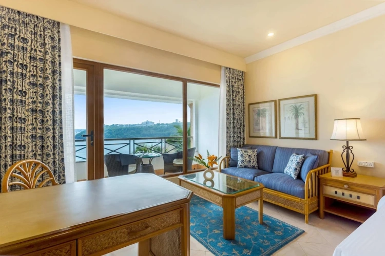 Deluxe room with balcony and with sea view